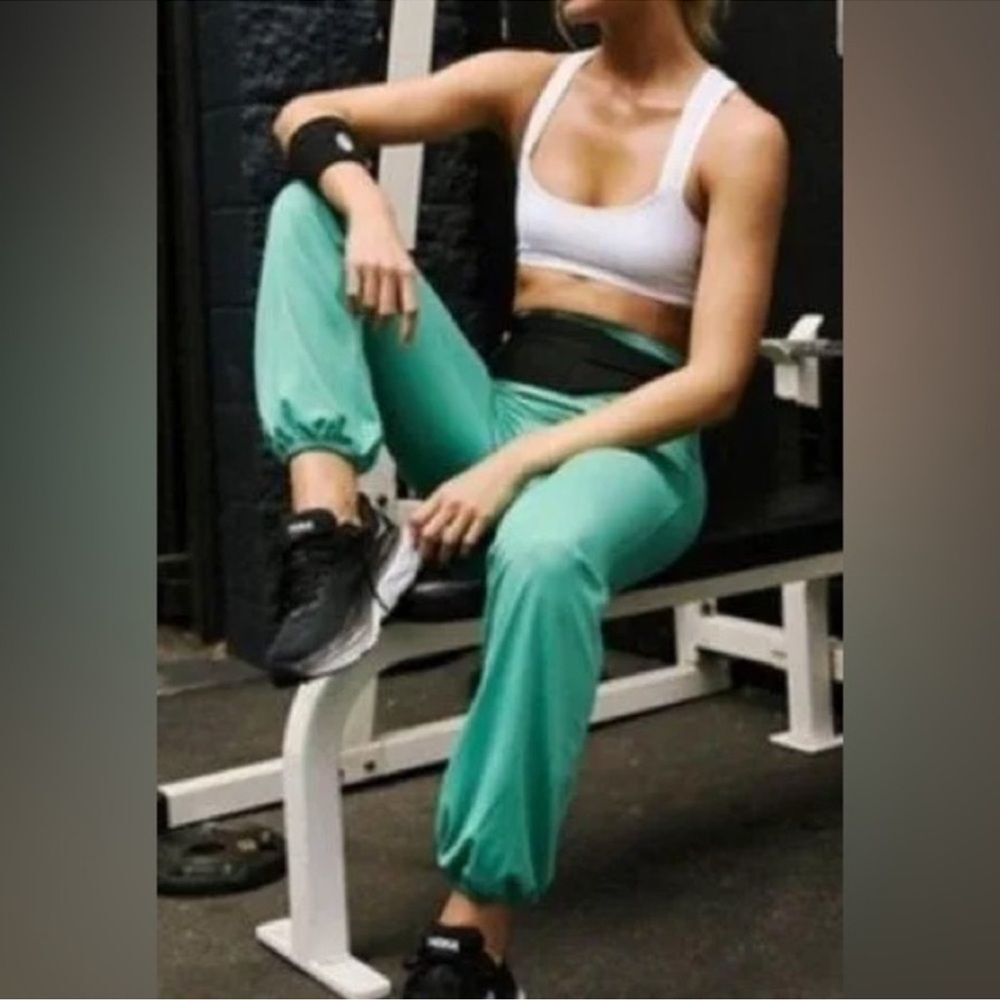 NWOT Free People FP Movement Let’s Bounce Pants in Green - Picture 2 of 6